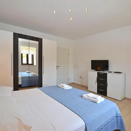 Serenity アパート ロヴィンスコ・セロ